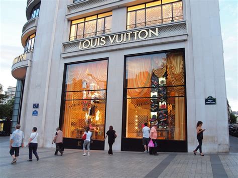 lv Paris store